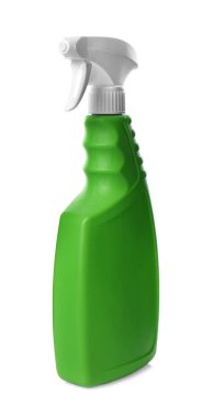 Beyaz üzerine izole edilmiş yeşil sprey temizlik ürünü şişesi