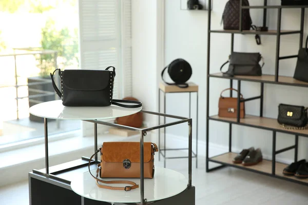Stilvolle Frauentaschen Stand Der Boutique — Stockfoto