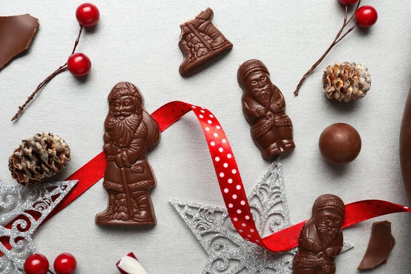 Composition Plate Avec Des Bonbons Chocolat Père Noël Des Décorations — Photo