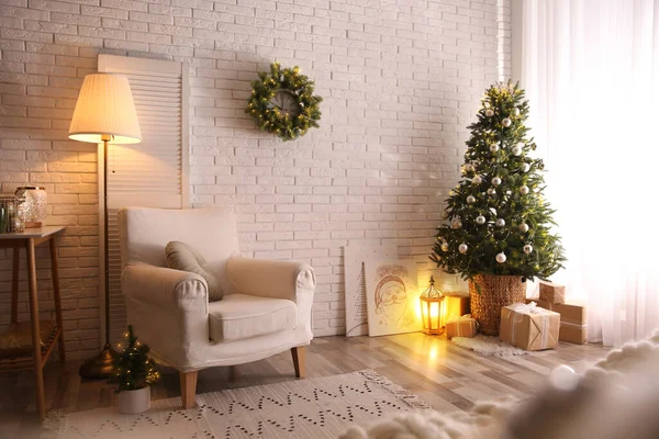 Όμορφο Σαλόνι Εσωτερικό Διακοσμημένο Για Χριστούγεννα — Φωτογραφία Αρχείου