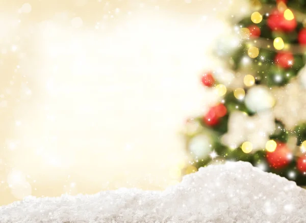 Nieve Vista Borrosa Del Hermoso Árbol Navidad Decorado Efecto Bokeh — Foto de Stock