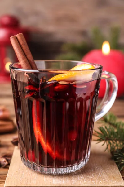 Vin Chaud Aromatique Sur Plateau Bois Gros Plan — Photo