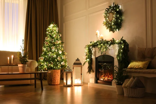 Mooie Kamer Interieur Met Open Haard Kerstdecor Avond — Stockfoto