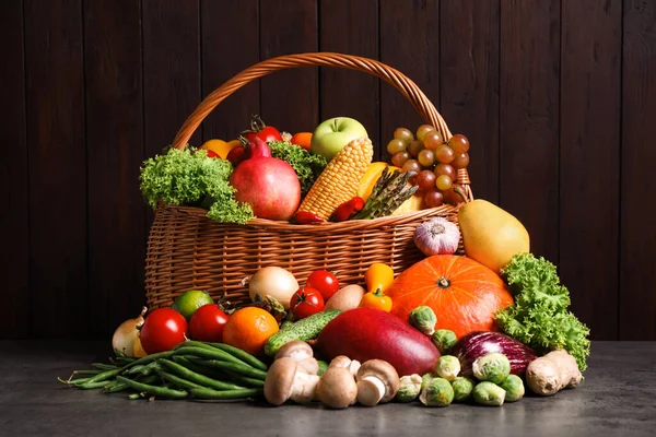 Sortiment Frischem Bio Obst Und Gemüse Auf Grauem Tisch — Stockfoto