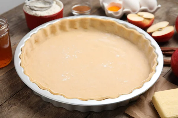 Pâte Crue Pour Tarte Aux Pommes Anglaise Traditionnelle Sur Table — Photo