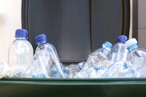 Mnoho Plastových Lahví Odpadkovém Koši Detailní Záběr Problém Recyklace — Stock fotografie