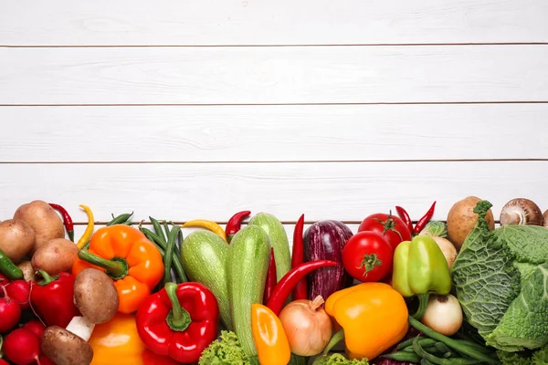 Verschiedenes Frisches Gemüse Auf Weißem Holztisch Flach Gelegt Raum Für — Stockfoto