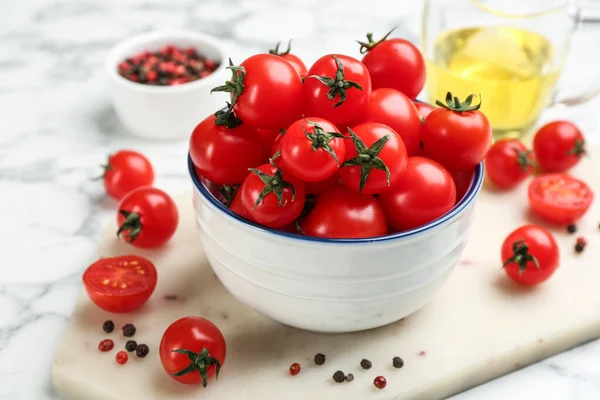 Verse Kerstomaten Witte Marmeren Tafel — Stockfoto