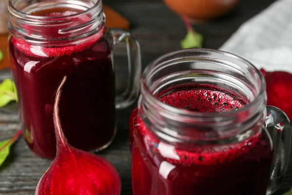 Fresh beet juice and raw vegetable on table, closeup — Stock Image Fresh Beet Juice Raw Vegetable Table Closeup Stock Picture