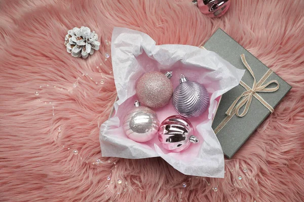 Hermosas Bolas Navidad Caja Piel Imitación Rosa Plano Laico — Foto de Stock