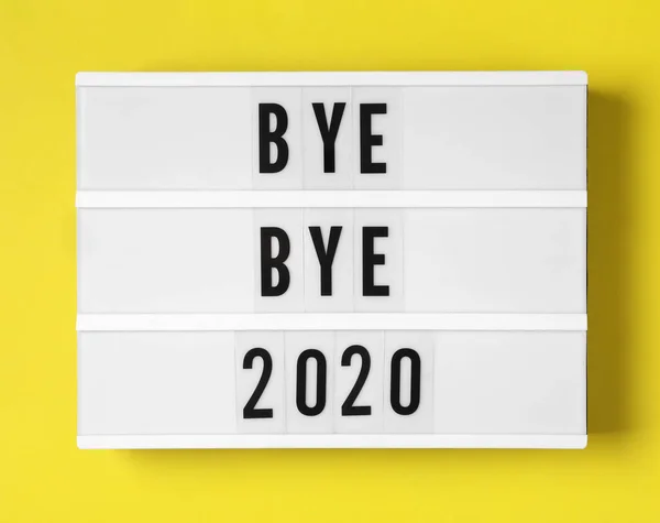 Lightbox Фразой Bye Bye 2020 Желтом Фоне Вид Сверху — стоковое фото