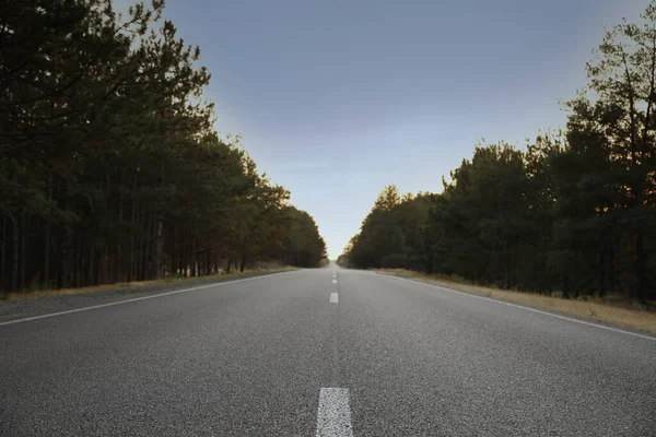 아스팔트가 도로의 아름다운 풍경입니다 — 스톡 사진