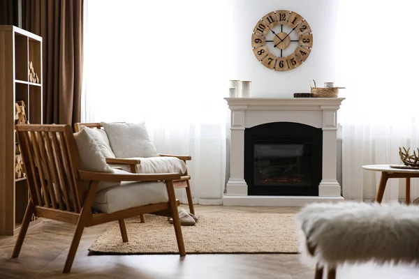 Élégante Cheminée Artificielle Fauteuils Dans Chambre Design Intérieur — Photo