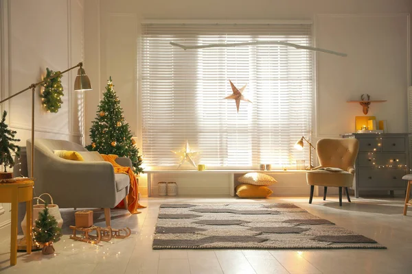 Stilvolles Zimmer Mit Weihnachtsdekoration Festliches Interieur — Stockfoto