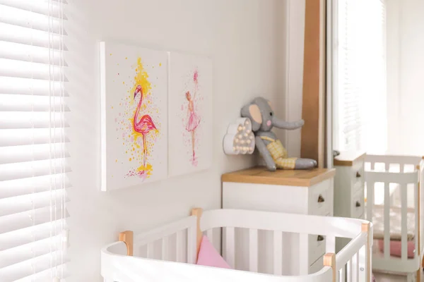 Interior Habitación Del Bebé Con Hermosas Imágenes Pared —  Fotos de Stock