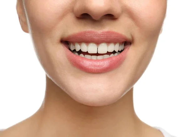 Kobieta Zdrowymi Zębami Pięknym Uśmiechem Białym Tle Zbliżenie Stomatologia Kosmetyczna — Zdjęcie stockowe