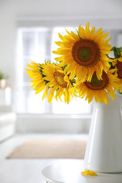 Bouquet Beautiful Sunflowers Vase Table Indoors — Stock Photo, Image