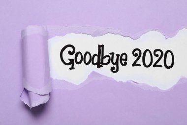 Metin Elveda 2020 beyaz arkaplan, üst görünüm yırtık leylak kağıt üzerinden