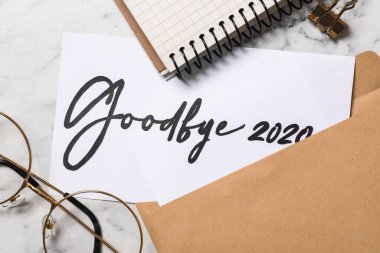 Metin Elveda 2020 beyaz mermer masa üzerine yazılmış kağıt yaprak, düz yatıyordu