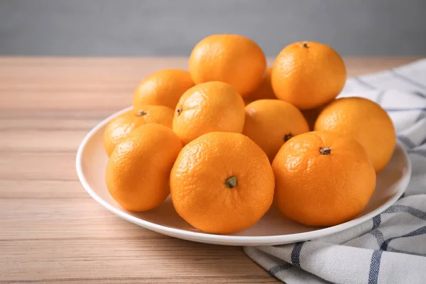 Tangerinas Frescas Mesa Madeira Citrinos — Fotografia de Stock