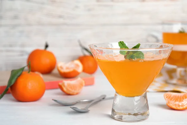 Läcker Mandarin Gelé Glas Vitt Bord — Stockfoto