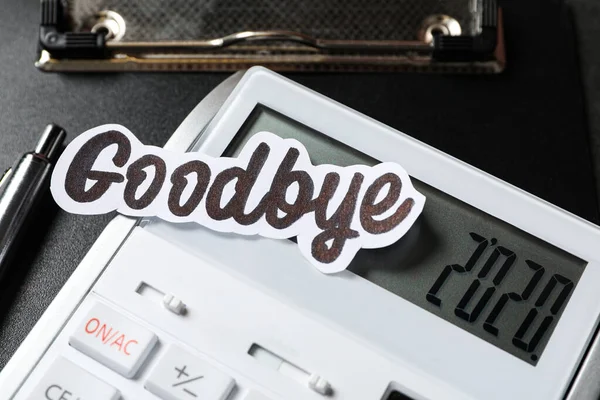 Phrase Goodbye 2020 Álló Szó Vágott Papír Számjegyek Számológép Képernyőjén — Stock Fotó