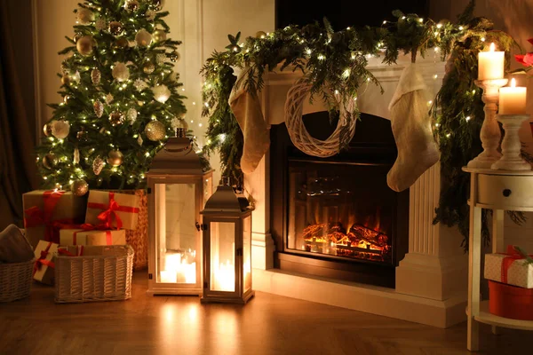 Hermoso Interior Habitación Con Chimenea Decoración Navidad Por Noche — Foto de Stock