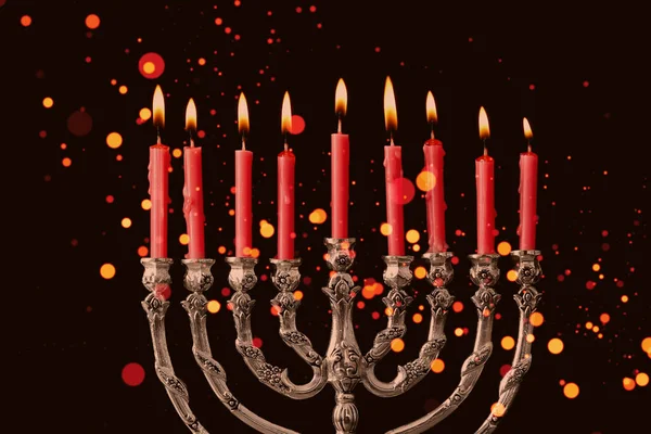 Menorá Prata Com Velas Acesas Fundo Preto Close Celebração Hanukkah — Fotografia de Stock