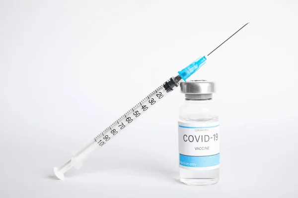 Vial Con Vacuna Contra Coronavirus Jeringa Sobre Fondo Blanco —  Fotos de Stock