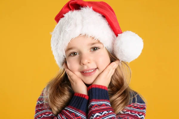 Cute Child Santa Hat Yellow Background Christmas Celebration — Stock Photo, Image