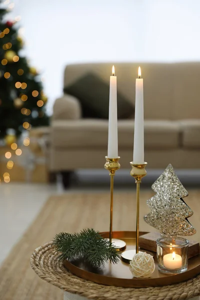 Güzel Bir Noel Kompozisyonu Masada Yanan Mumlar Var — Stok fotoğraf
