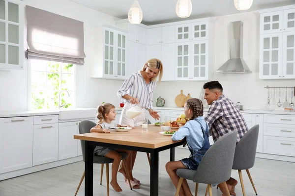 Happy Family Having Breakfast Together Table Modern Kitchen — Stock Photo, Image