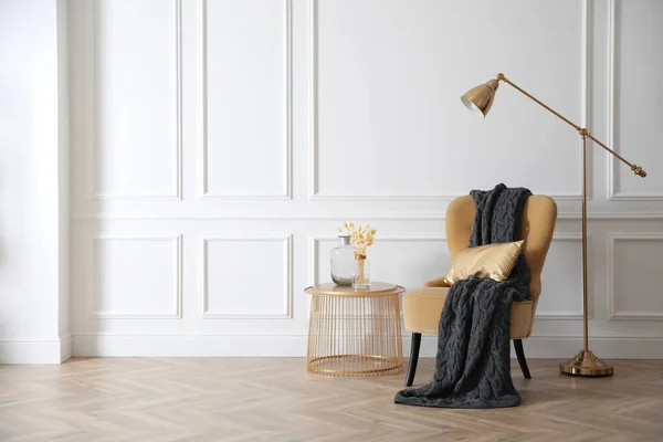 Modern Armchair Soft Blanket Coffee Table Lamp Stylish Room Interior — Stock Photo, Image