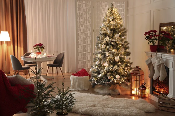 Open Haard Mooie Woonkamer Ingericht Voor Kerstmis — Stockfoto