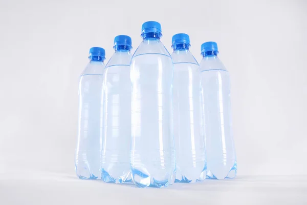 白底纯净水塑料瓶 — 图库照片