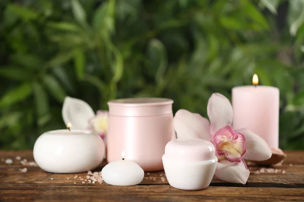 Hermosa Composición Spa Con Productos Para Cuidado Piel Velas Mesa — Foto de Stock