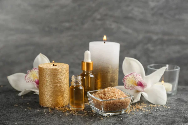 Belle Composition Spa Avec Huile Essentielle Bougies Fleurs Sur Table — Photo