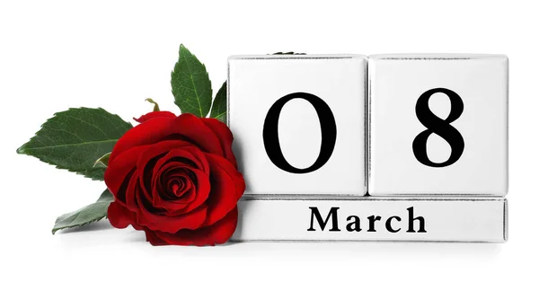 Деревянный Календарь Датой Марта Розы Белом Фоне Международный Женский День — стоковое фото