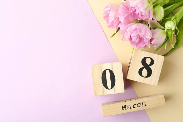三月八日和郁金香的色彩背景 平铺与文字的空间 国际妇女日 — 图库照片