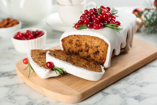 Traditioneller Weihnachtskuchen Auf Weißem Marmortisch Klassisches Rezept — Stockfoto