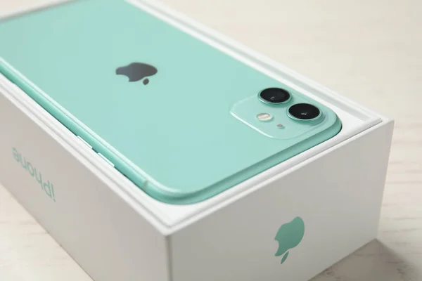 Mykolaiv Ucrania Julio 2020 Nuevo Moderno Iphone Verde Caja Original —  Fotos de Stock