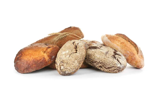 Laibe Leckeres Frisches Brot Auf Weißem Hintergrund — Stockfoto