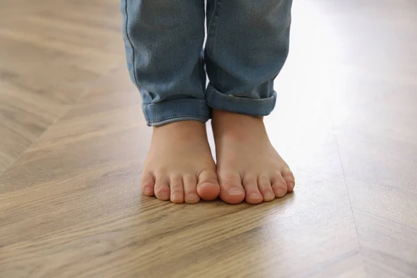 Little Child Walking Barefoot Home Closeup Floor Heating Concept — Stock Photo, Image