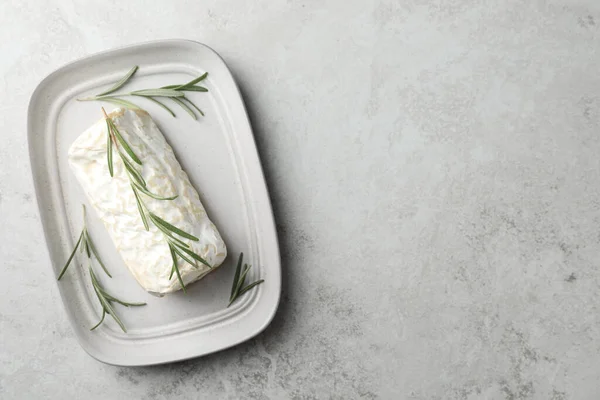 Delicious Fresh Goat Cheese Rosemary Light Grey Table Top View — Stock Photo, Image