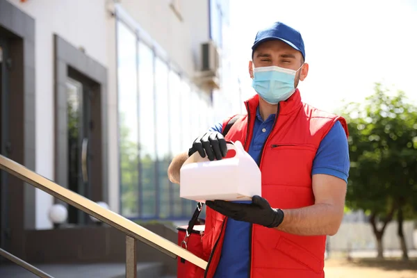 Mensajero Máscara Protectora Guantes Con Orden Aire Libre Servicio Entrega — Foto de Stock