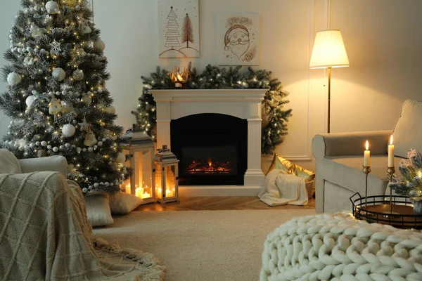 Kamin Schönen Wohnzimmer Für Weihnachten Dekoriert — Stockfoto