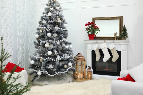 Cheminée Dans Beau Salon Décoré Pour Noël — Photo