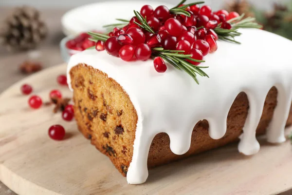 Traditional Classic Christmas Cake Decorated Cranberries Pomegranate Seeds Rosemary Board — Stock Photo, Image