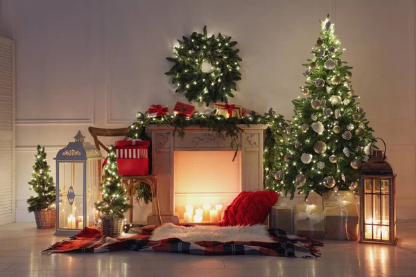 Hermosa Zona Fotos Temáticas Navidad Con Chimenea Decoración Abeto — Foto de Stock