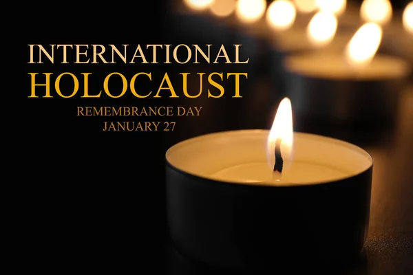 Dia Internacional Memória Holocausto Janeiro Vela Ardente Mesa Escuridão Close — Fotografia de Stock